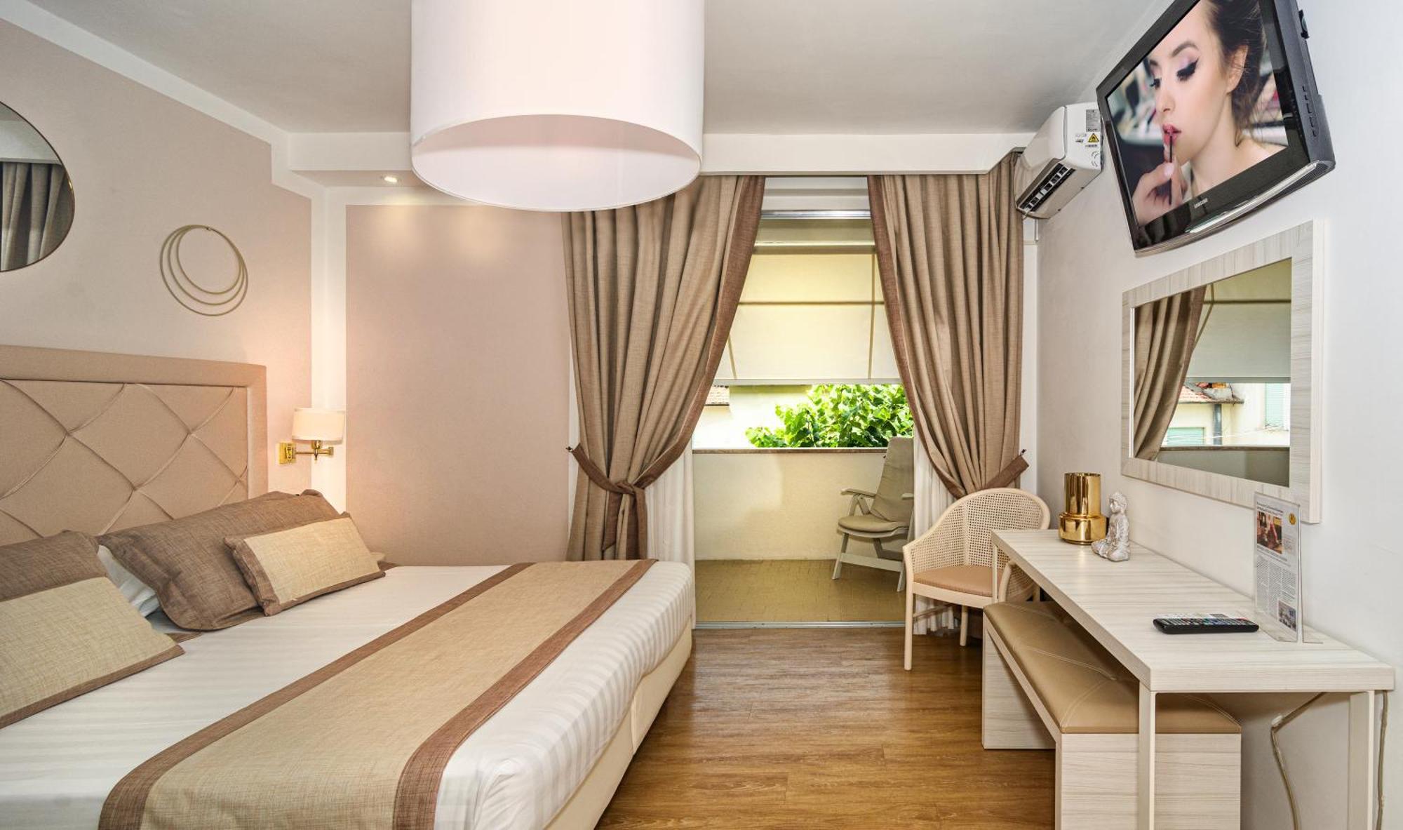 פורטה דיי מארמי Raffaelli Park Hotel מראה חיצוני תמונה