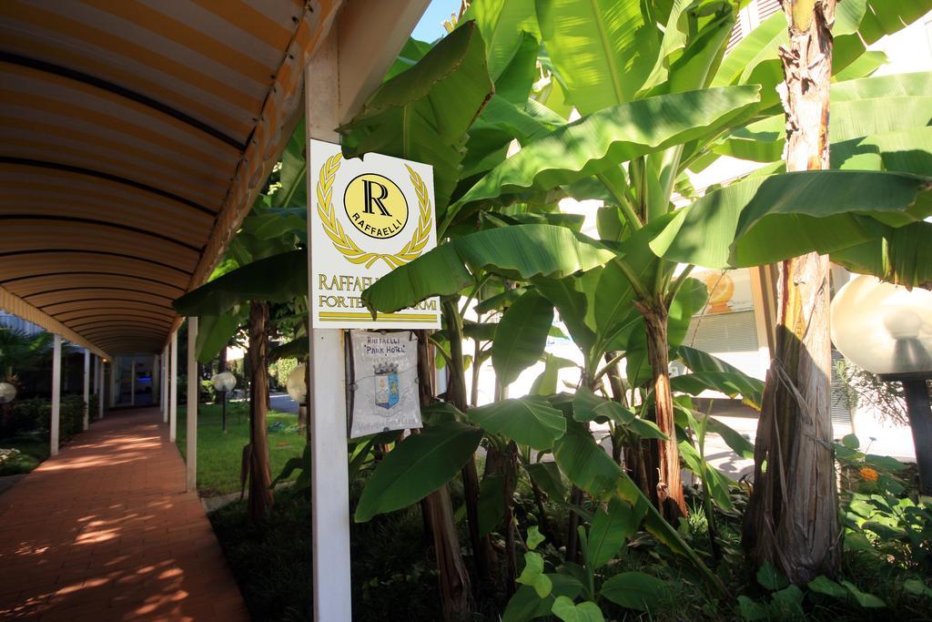 פורטה דיי מארמי Raffaelli Park Hotel מראה חיצוני תמונה